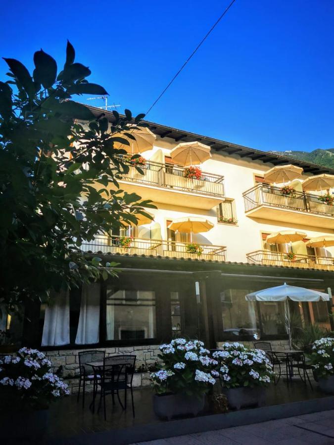 Albergo Al Pescatore Brenzone sul Garda Eksteriør bilde