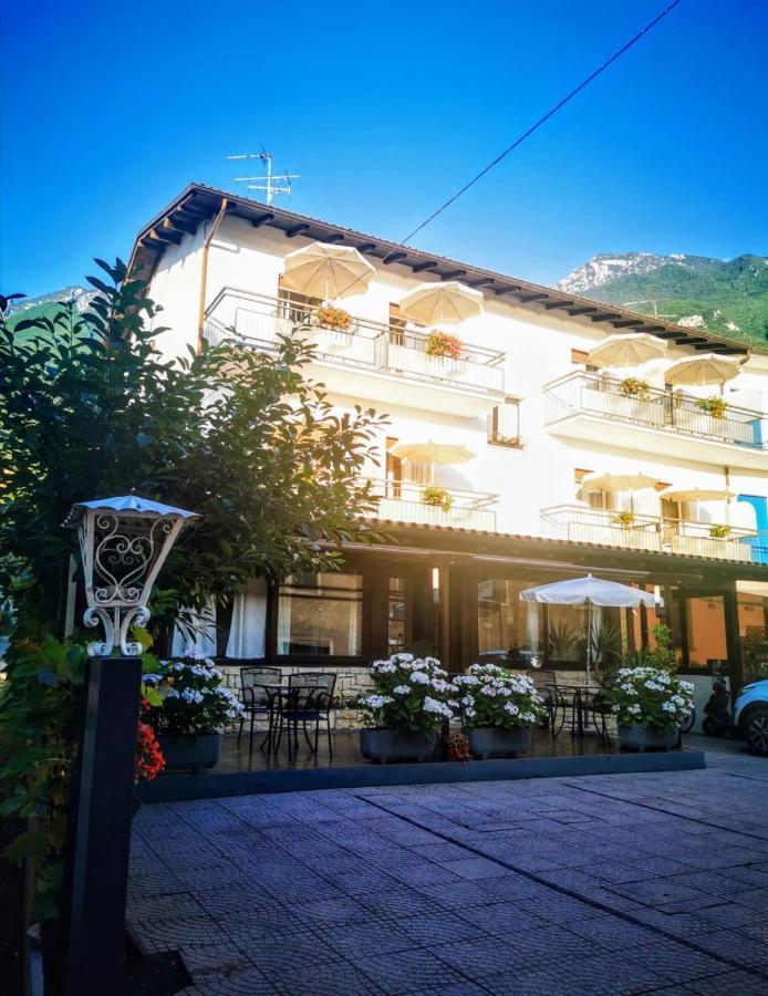 Albergo Al Pescatore Brenzone sul Garda Eksteriør bilde