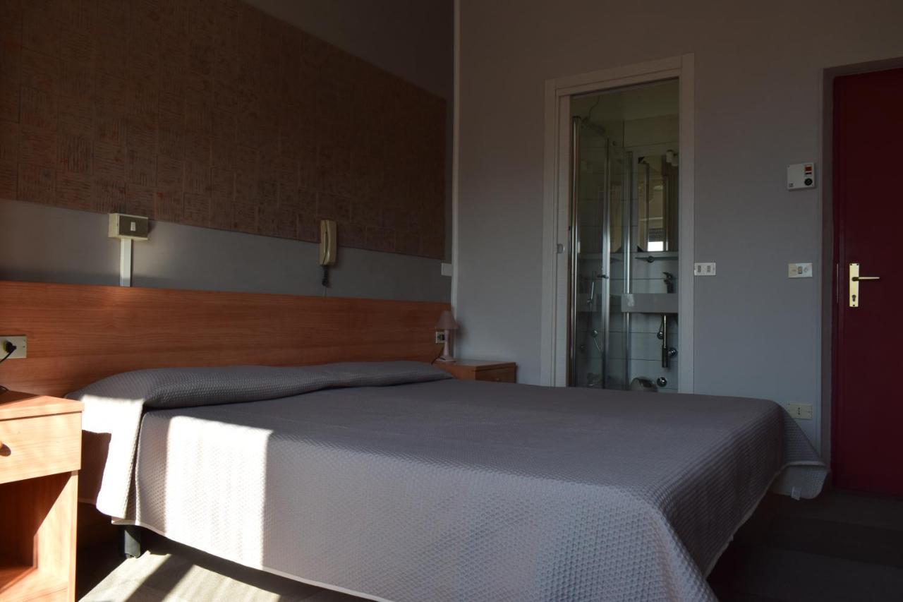 Albergo Al Pescatore Brenzone sul Garda Eksteriør bilde