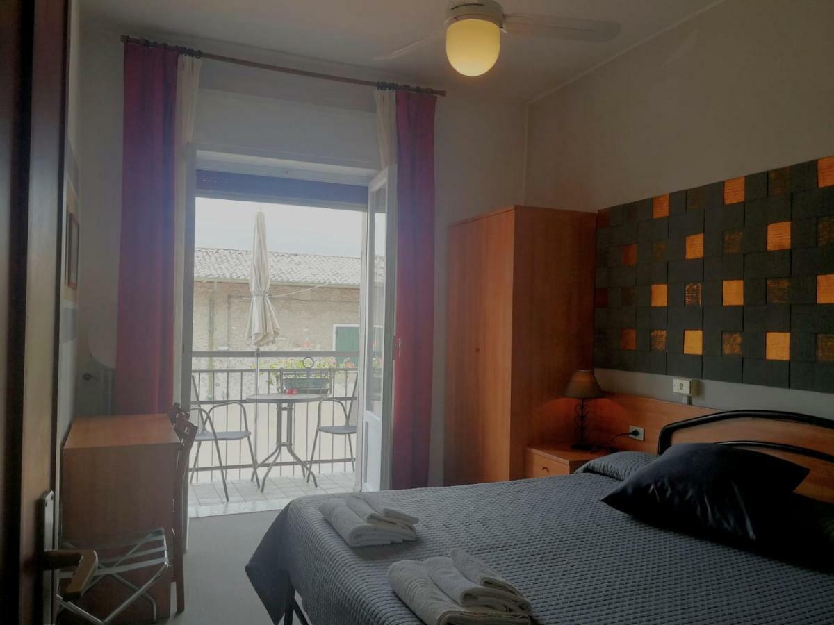 Albergo Al Pescatore Brenzone sul Garda Eksteriør bilde